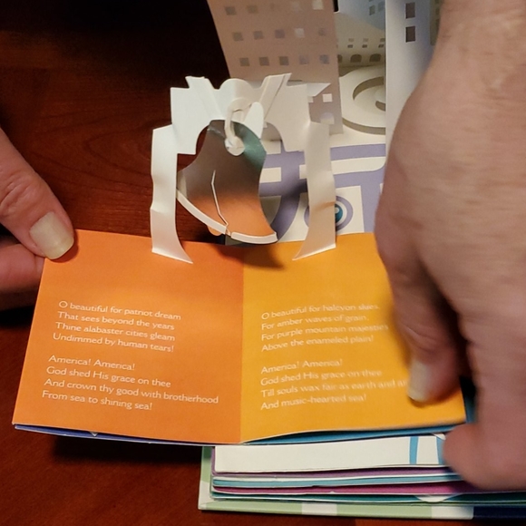 America POP UP Book 10x8 - Picture 15 of 16